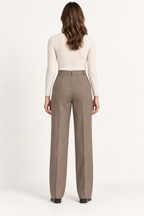 AI preview: rear of the same taupe straight-leg trousers with waist darts, belt loops and a clean back without pockets.