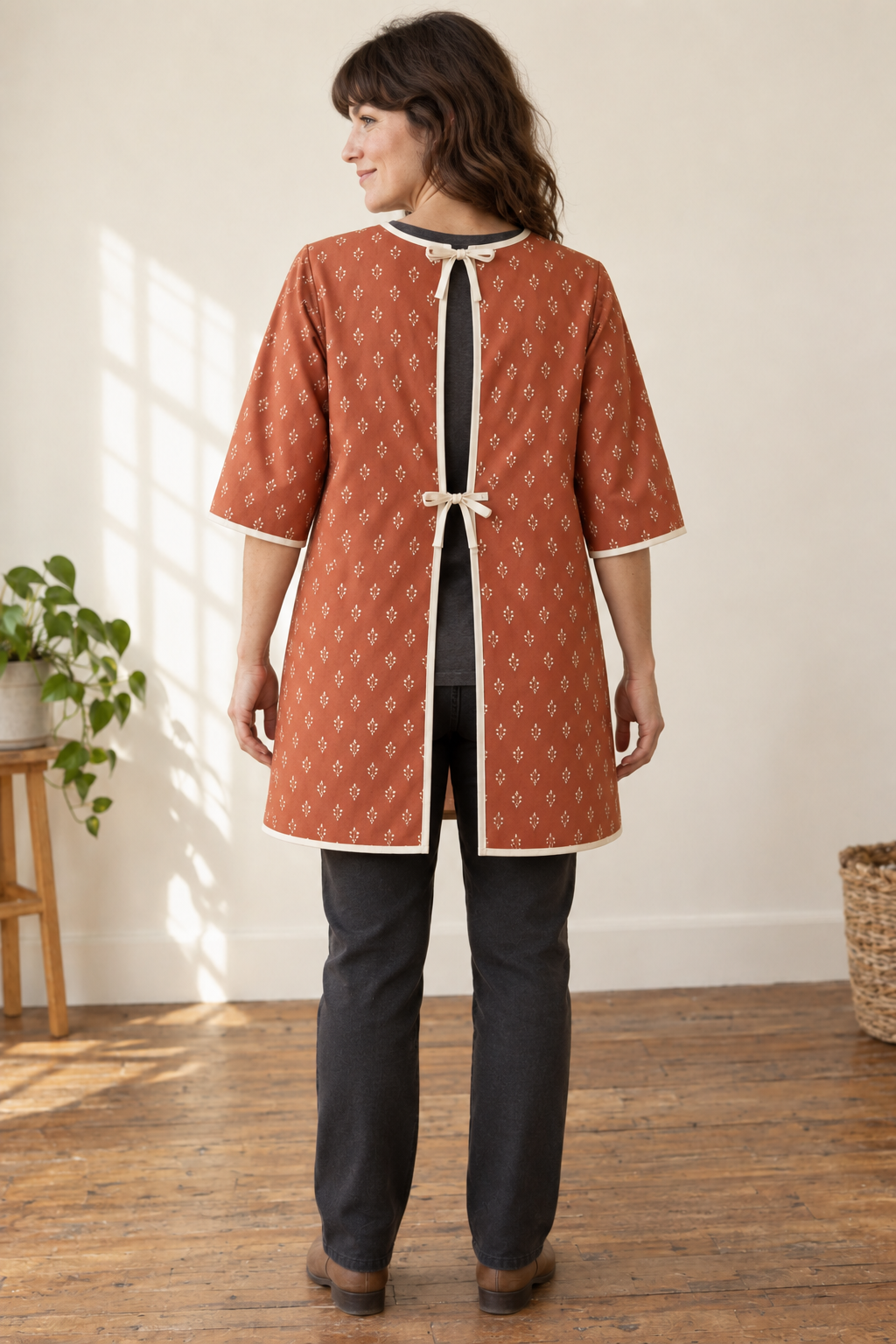 Full back opening of the sleeved smock apron with separate neck and waist ties